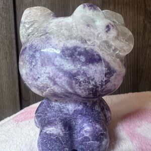 Amethyst Carving Hello Kitty